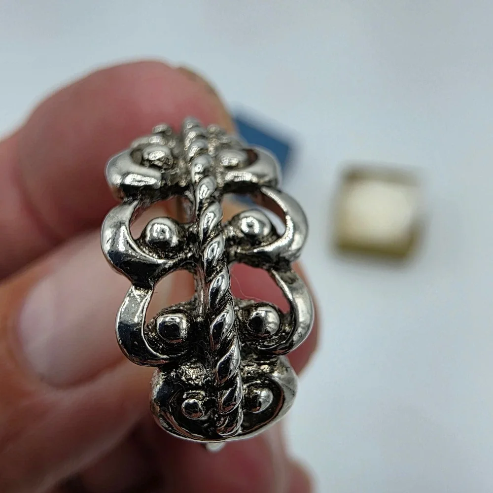 Avon Womens Ring French Filigree Silvertone Vintage 1977 Original Box SZ Medium